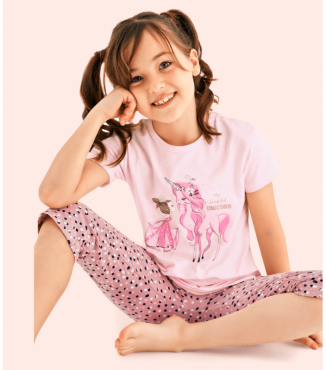 Піжама футболка з малюнком та капрі для дівчинки 10121